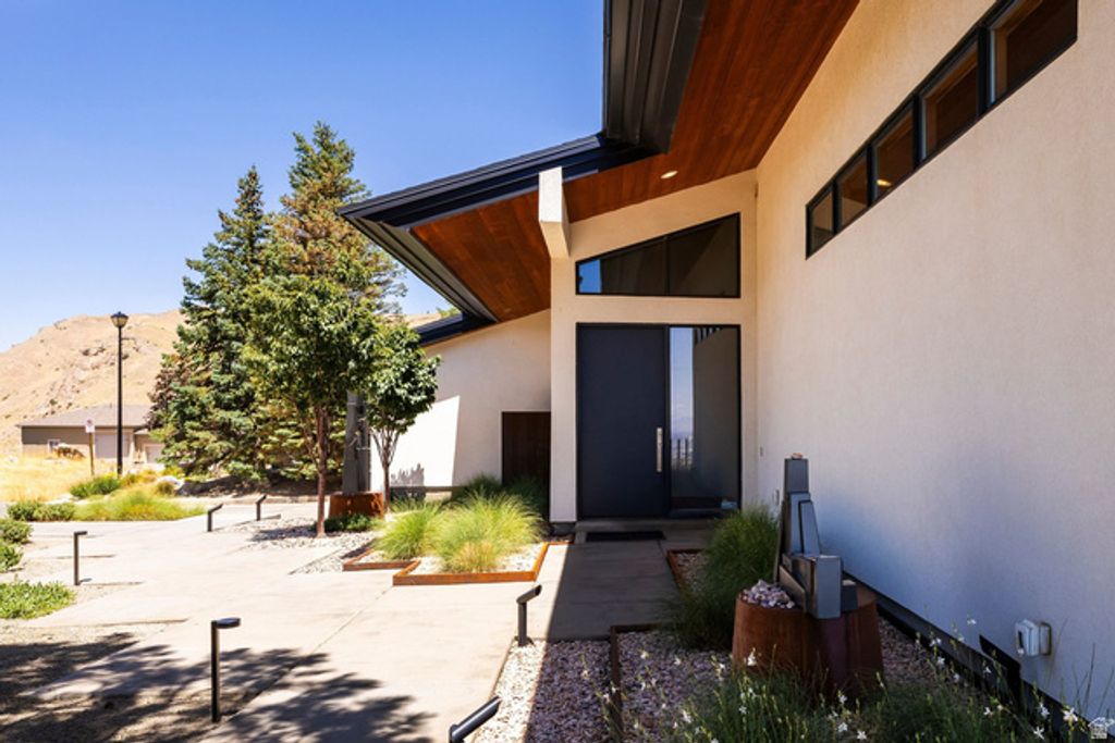 972 N CHURCHILL DR, Salt Lake City, UT 84103 — photo 2