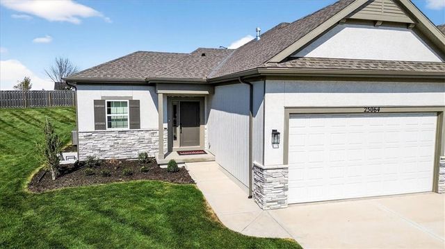 24982 W 94th Place, Lenexa, KS 66227