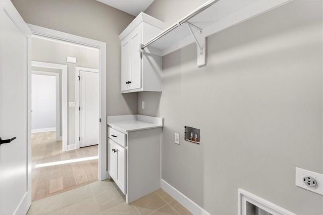 24982 W 94th Place, Lenexa, KS 66227