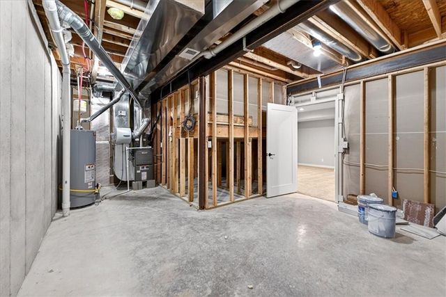 24982 W 94th Place, Lenexa, KS 66227