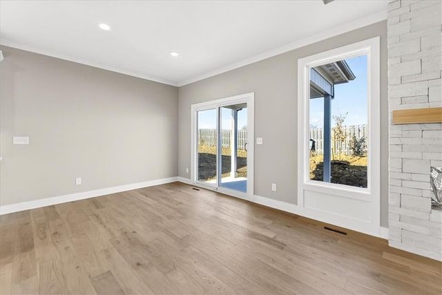 24982 W 94th Place, Lenexa, KS 66227