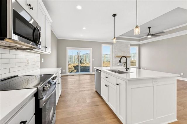 24982 W 94th Place, Lenexa, KS 66227