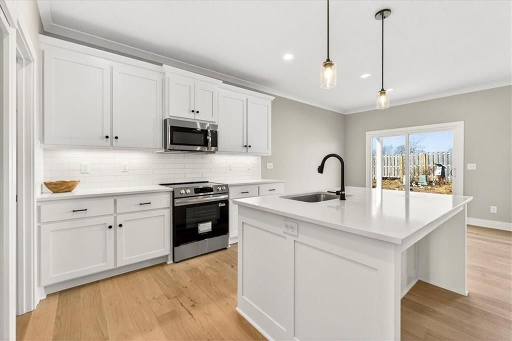 24982 W 94th Place, Lenexa, KS 66227