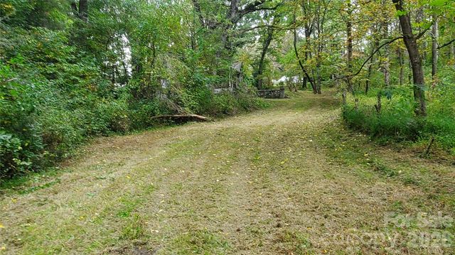 1 Main Entrance Street, Brevard, NC 28712
