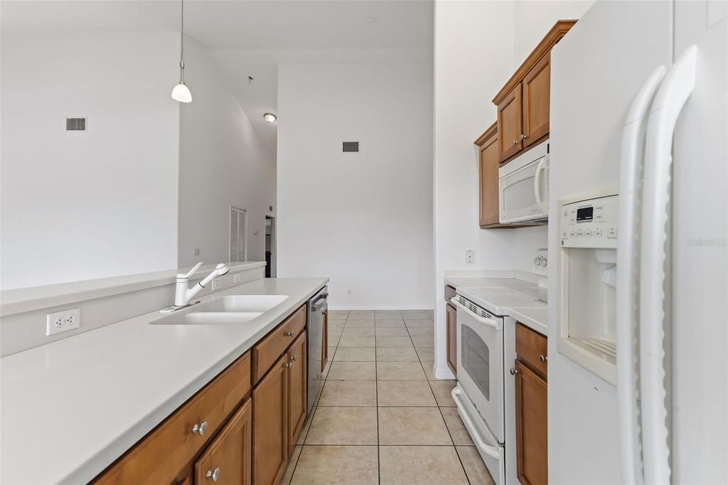 1003 FAIRWAYCOVE LANE 207, BRADENTON, FL 34212 — photo 2