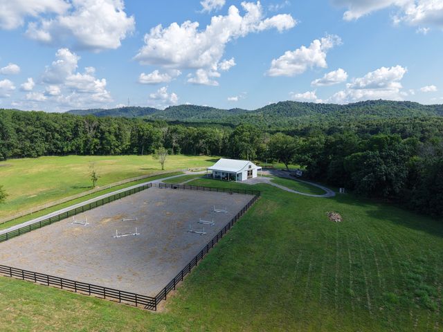 6960 Millersburg Rd, Christiana, TN 37037