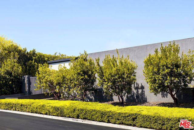 145 N Mapleton Drive, Los Angeles, CA 90077