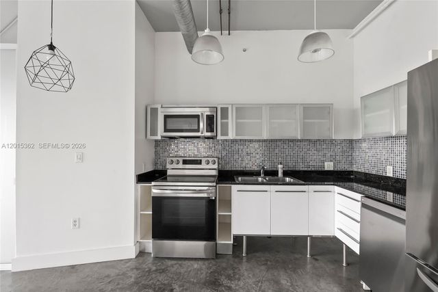 10 SW South River Dr 1006, Miami, FL 33130