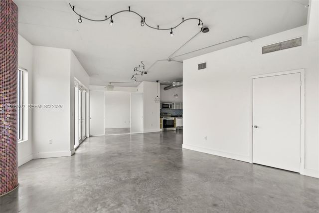 10 SW South River Dr 1006, Miami, FL 33130