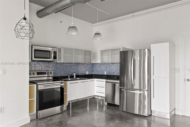 10 SW South River Dr 1006, Miami, FL 33130