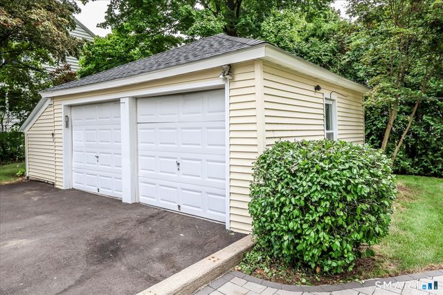 10 Crown Street, Trumbull, CT 06611