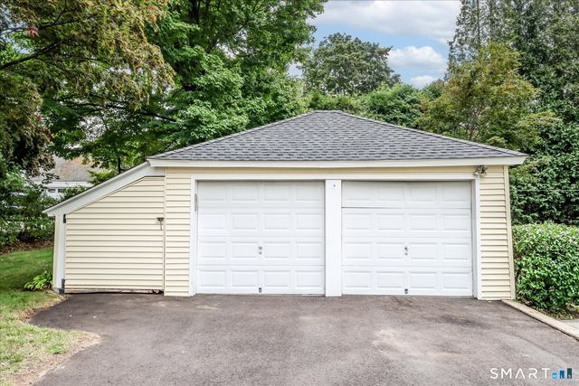 10 Crown Street, Trumbull, CT 06611