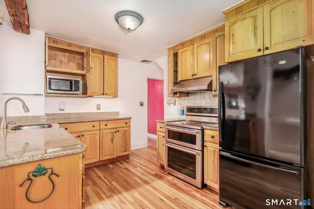 10 Crown Street, Trumbull, CT 06611