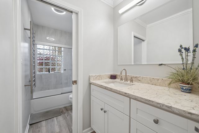 459 E Ridge Avenue, Elmhurst, IL 60126