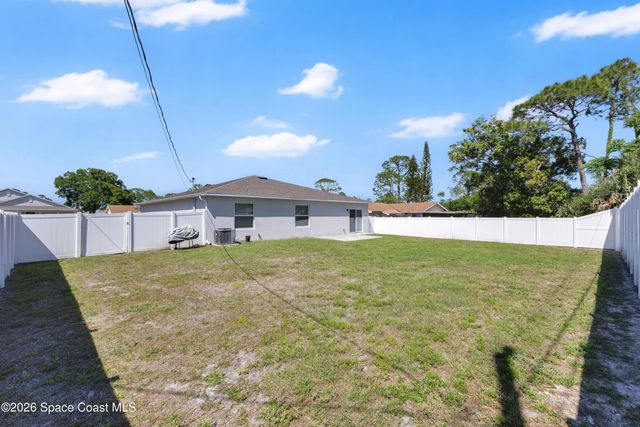 634 Brickell Street SE, Palm Bay, FL 32909