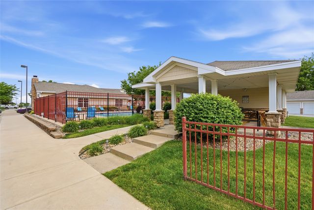 1329 SE University Avenue 302, Waukee, IA 50263