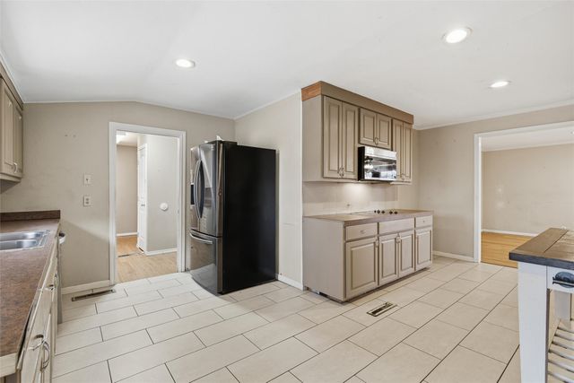 7483 Gholson Road, Waco, TX 76705