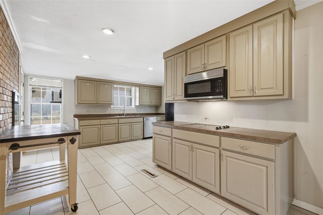 7483 Gholson Road, Waco, TX 76705