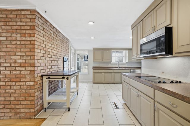 7483 Gholson Road, Waco, TX 76705