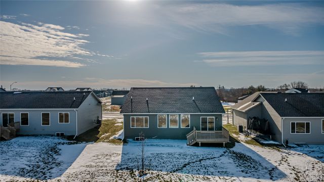 215 NW Ashley Avenue, Waukee, IA 50263