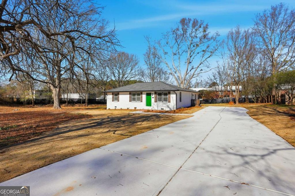 127 Perry Street, Loganville, GA 30052