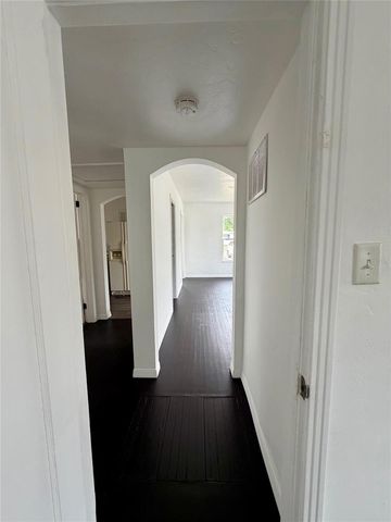 2134 25TH AVENUE N, St Petersburg, FL 33713