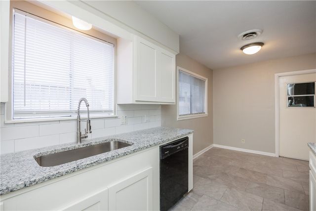 207 Blanco Dr, Portland, TX 78374