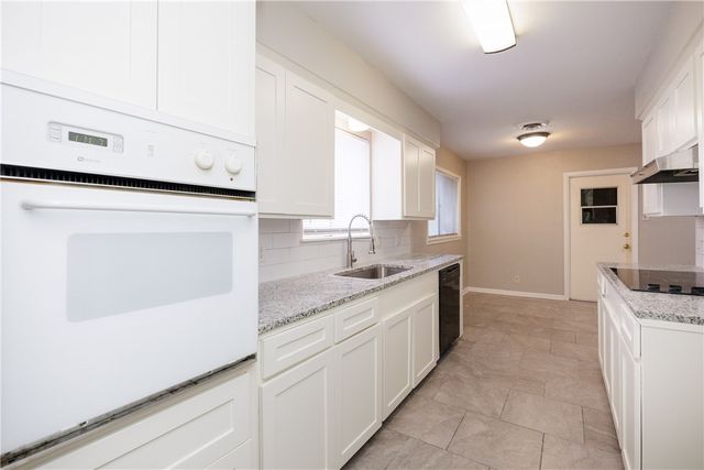 207 Blanco Dr, Portland, TX 78374