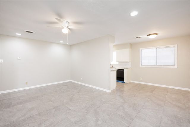 207 Blanco Dr, Portland, TX 78374