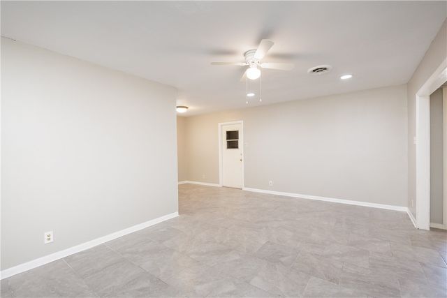 207 Blanco Dr, Portland, TX 78374