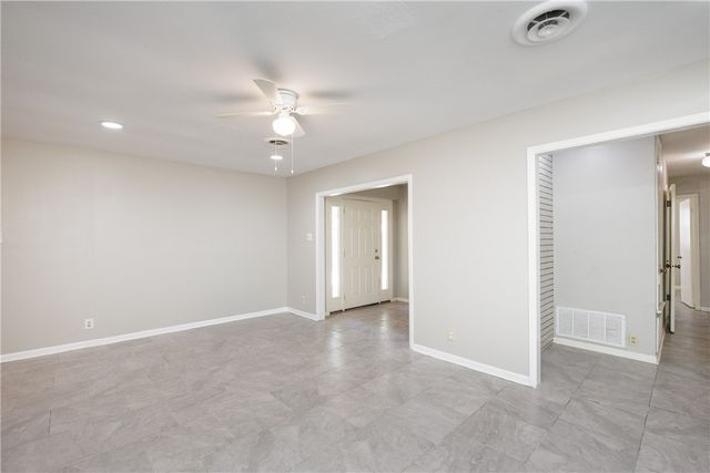 207 Blanco Dr, Portland, TX 78374