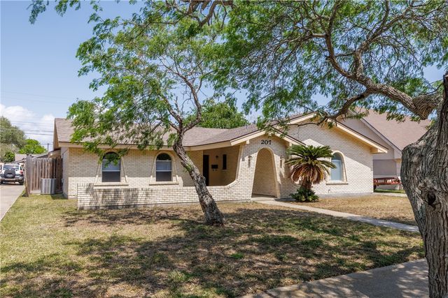 207 Blanco Dr, Portland, TX 78374