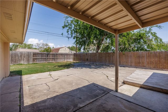 207 Blanco Dr, Portland, TX 78374