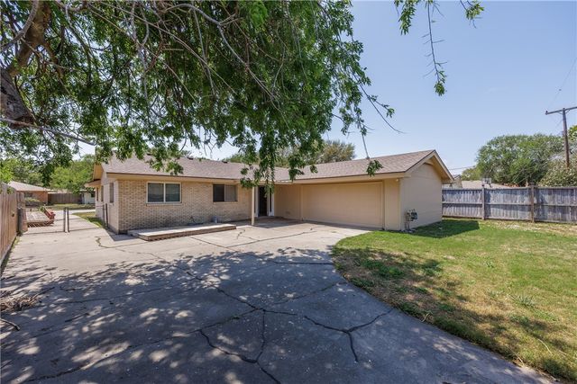 207 Blanco Dr, Portland, TX 78374