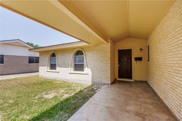 207 Blanco Dr, Portland, TX 78374