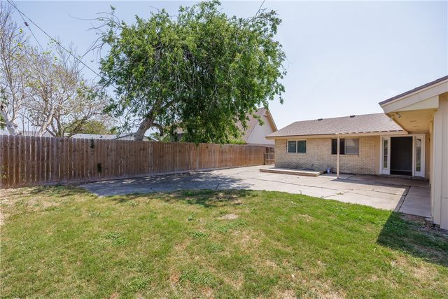 207 Blanco Dr, Portland, TX 78374