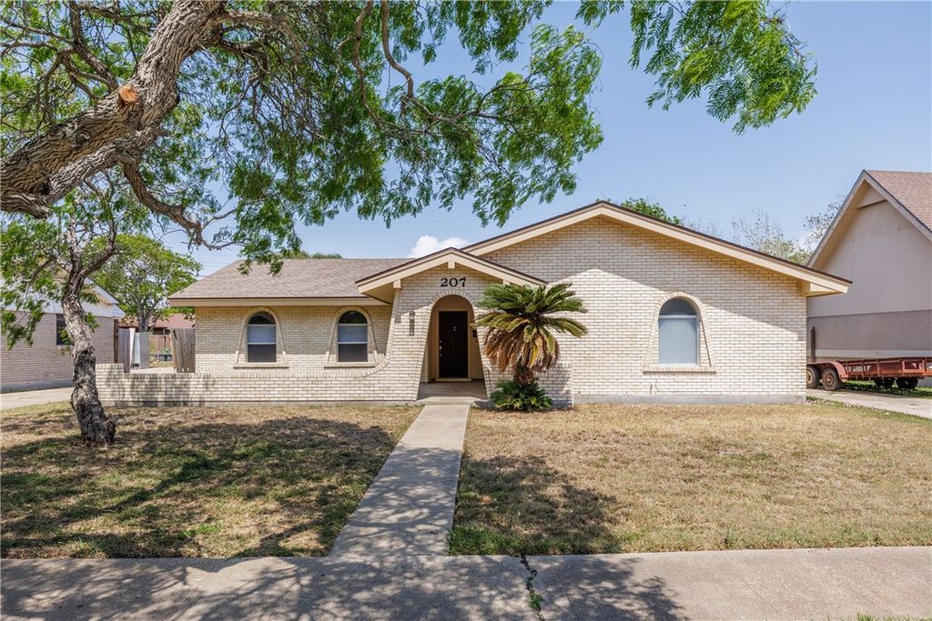 207 Blanco Dr, Portland, TX 78374