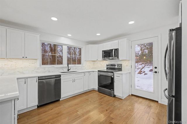 16 Cold Spring Road, Putnam Valley, NY 10579