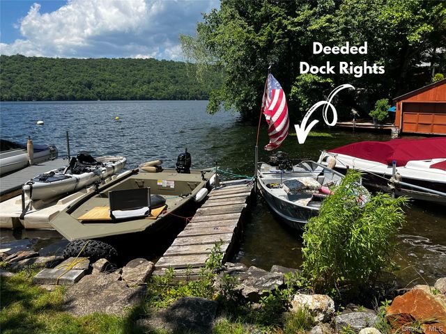 16 Cold Spring Road, Putnam Valley, NY 10579