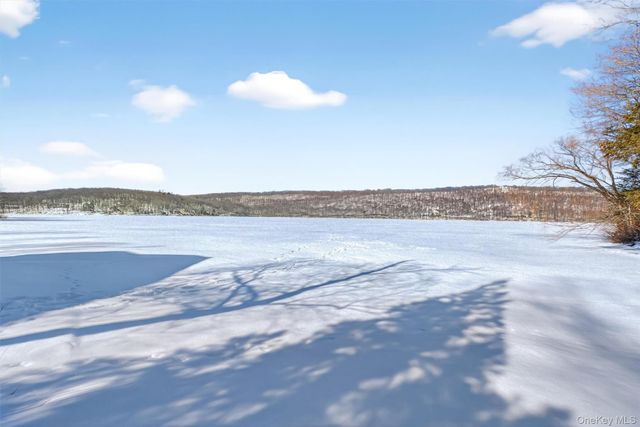 16 Cold Spring Road, Putnam Valley, NY 10579