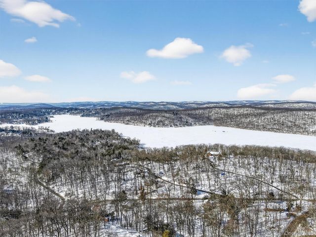 16 Cold Spring Road, Putnam Valley, NY 10579