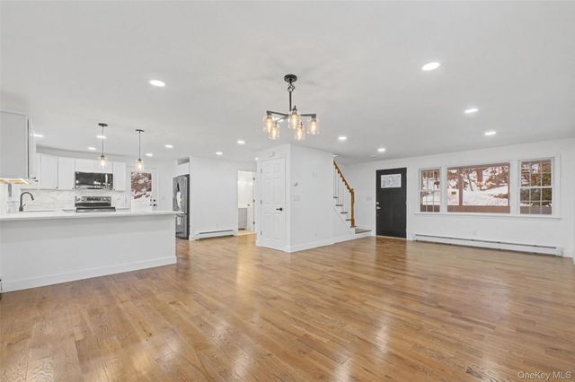 16 Cold Spring Road, Putnam Valley, NY 10579