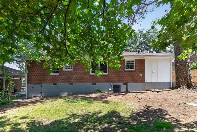 2712 Loghaven Drive NW, Atlanta, GA 30318