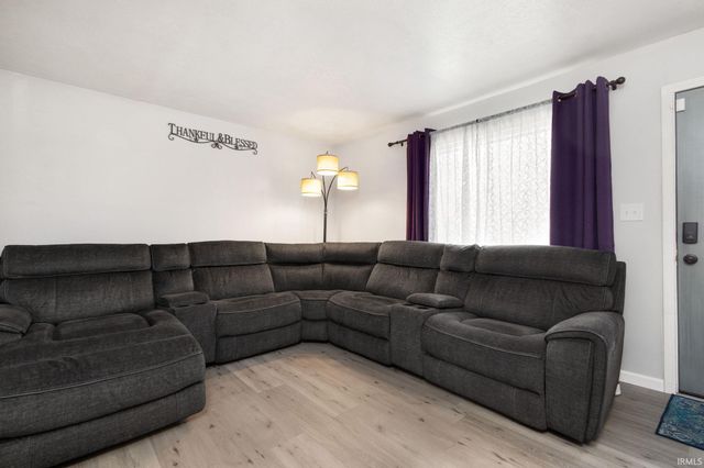 52235 Helmen Avenue, South Bend, IN 46637