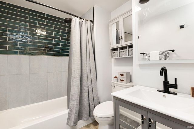 52235 Helmen Avenue, South Bend, IN 46637