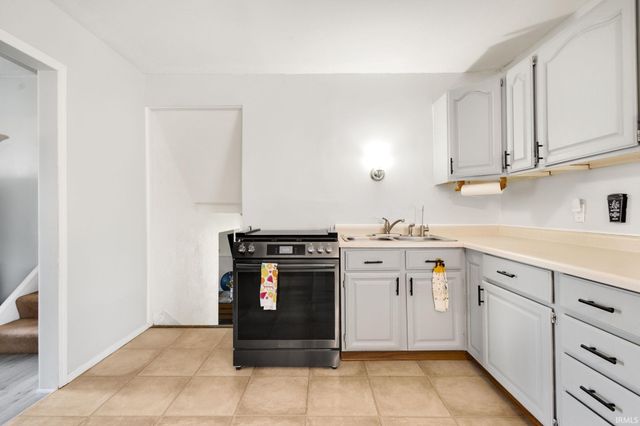 52235 Helmen Avenue, South Bend, IN 46637