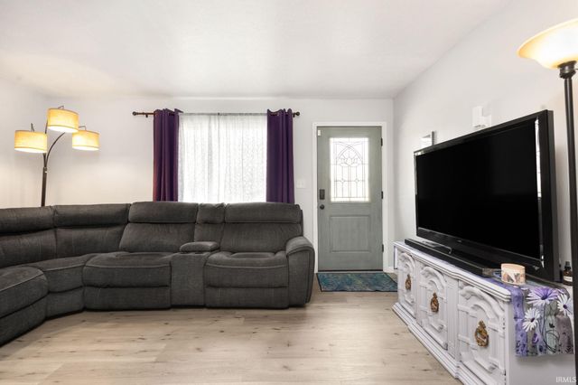 52235 Helmen Avenue, South Bend, IN 46637