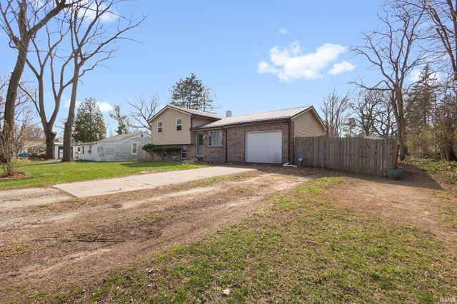 52235 Helmen Avenue, South Bend, IN 46637