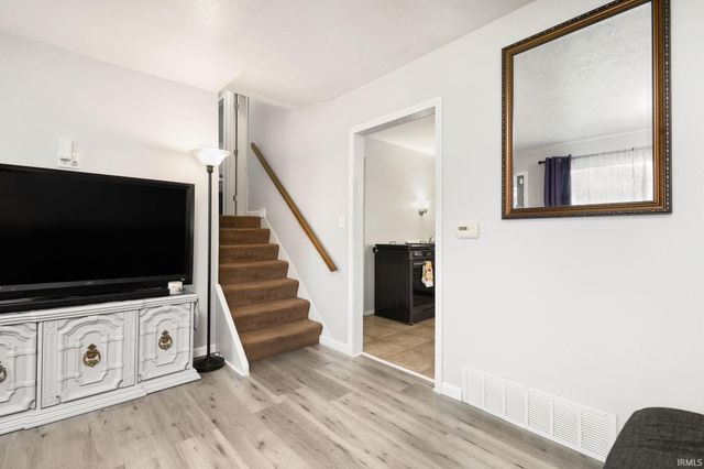 52235 Helmen Avenue, South Bend, IN 46637