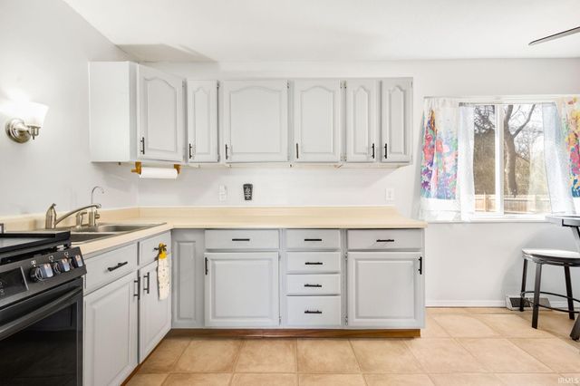 52235 Helmen Avenue, South Bend, IN 46637